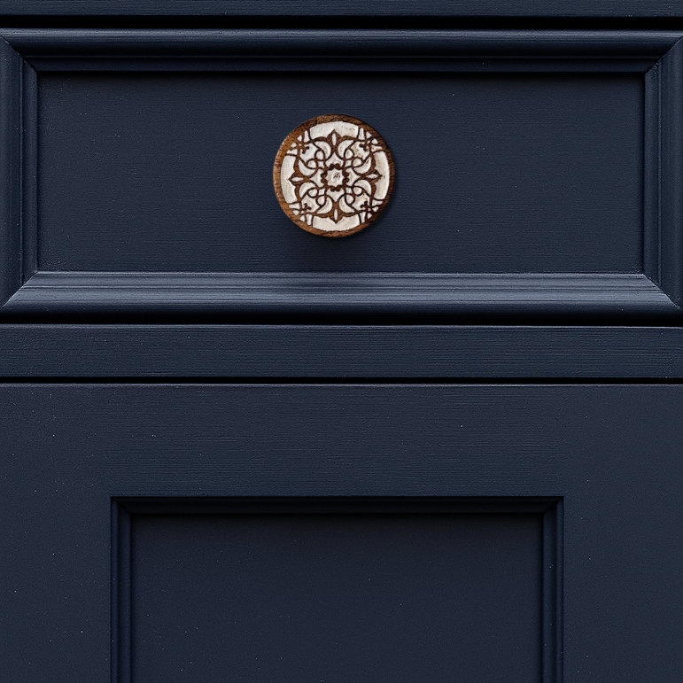 Marie – White & Wood Carved Knob