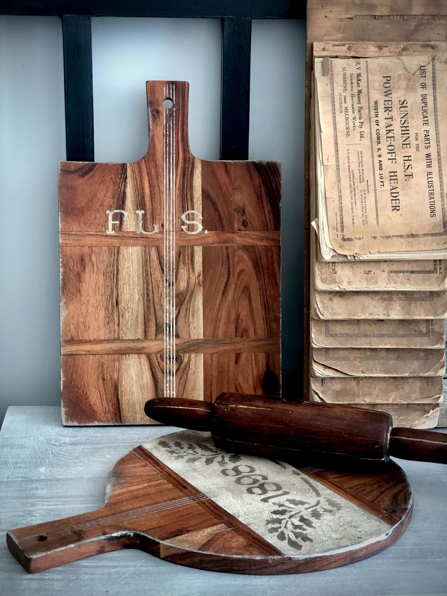 Farmhouse Chopping Board (Round)