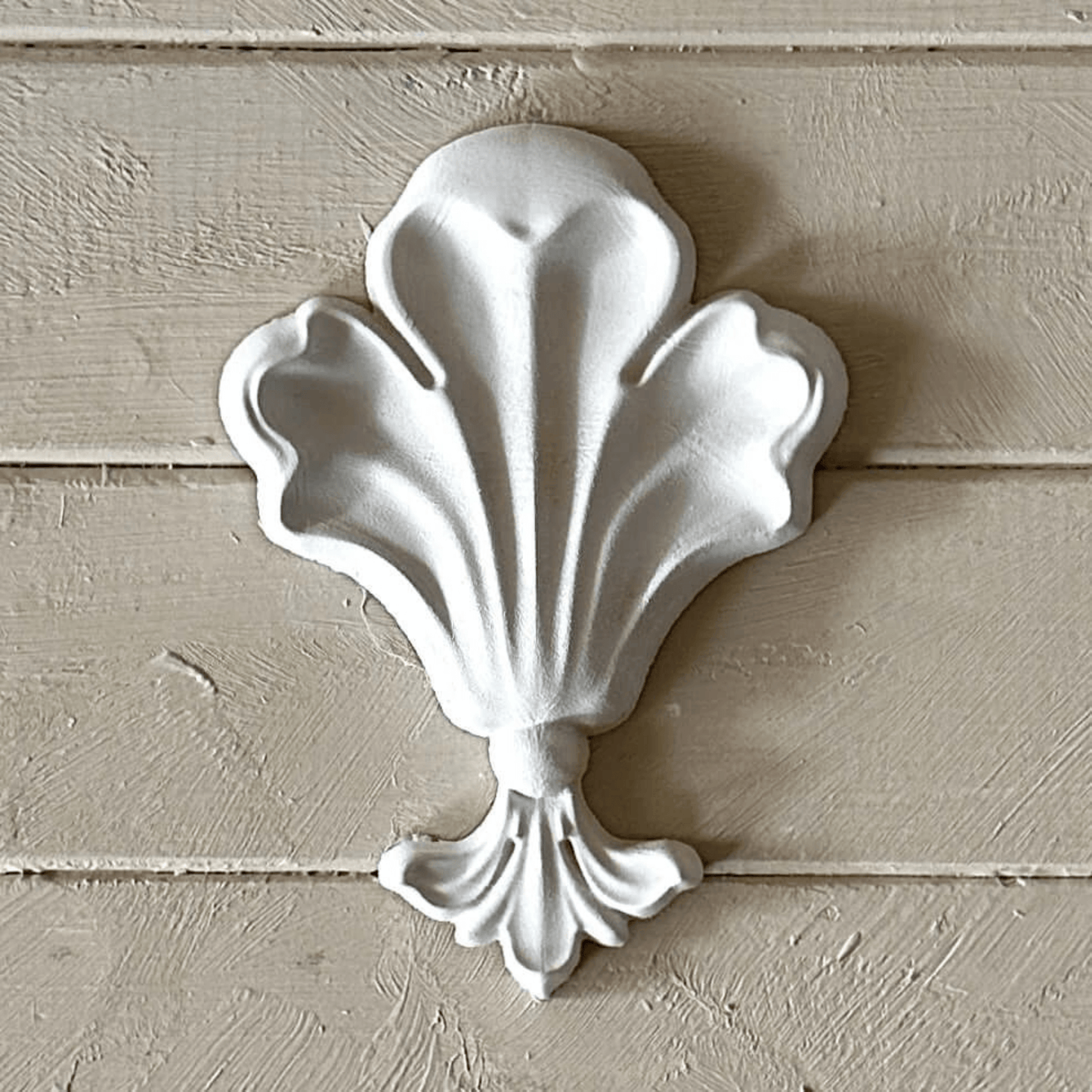Drop 003 - Resin Applique for Furniture & Crafts in classic shell design, perfect for decor.
