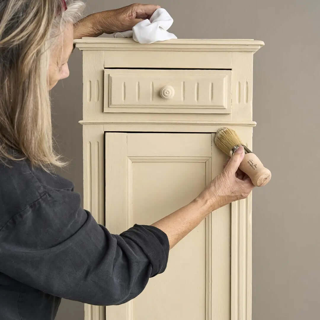Annie Sloan Chalk Paint™ Small Wax Brush