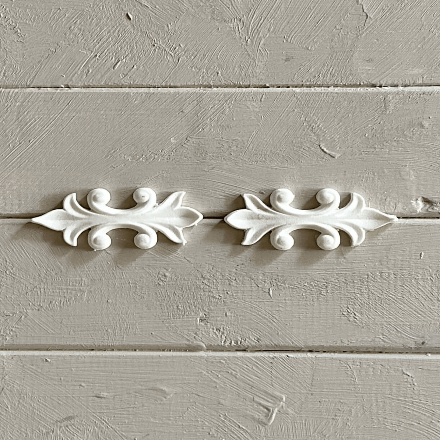 Drop 002 - Resin Applique for Furniture & Crafts showcasing an elegant scroll-and-point design.