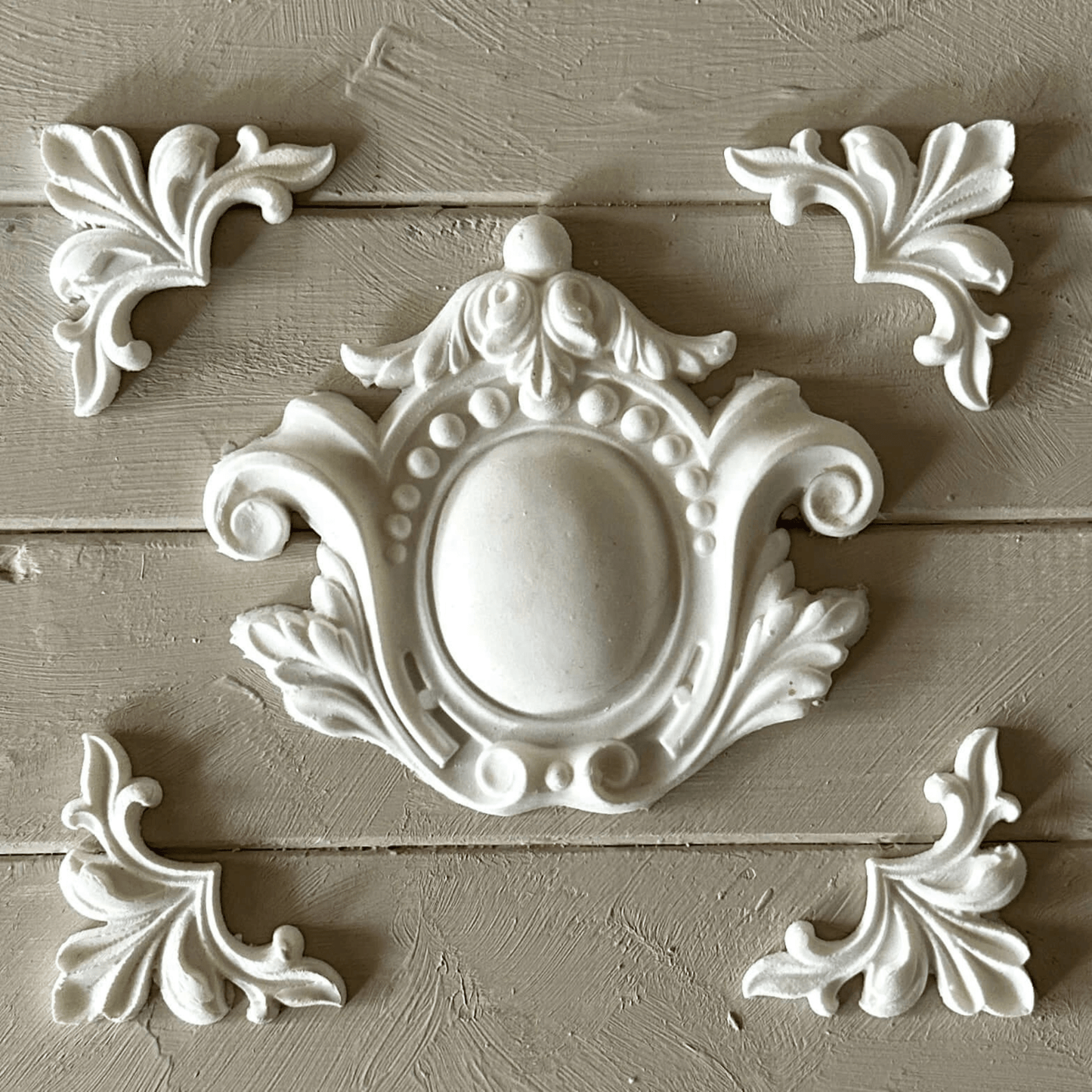 Centrepiece 007 - Resin Applique for Furniture & Crafts