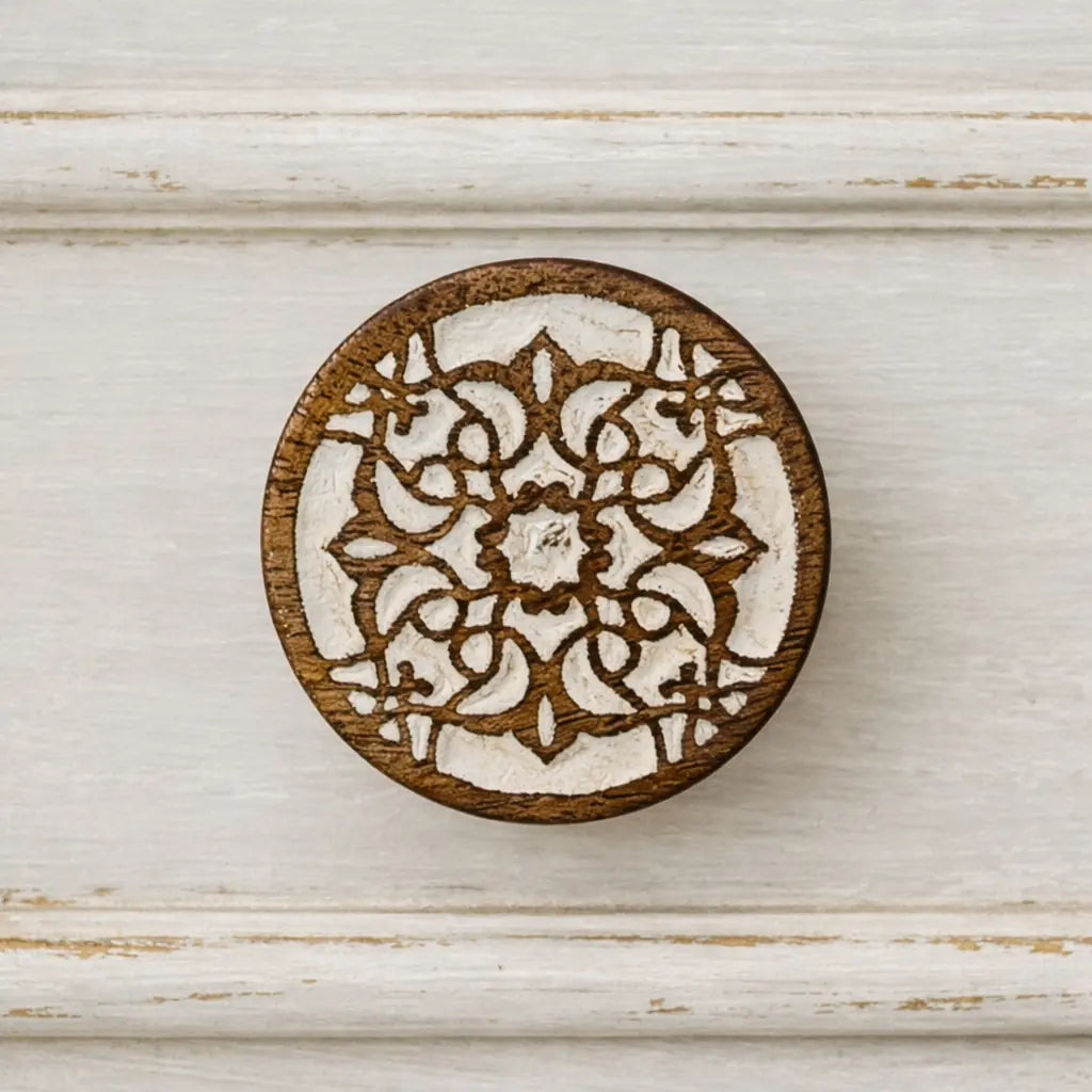 Zoe – White & Wood Carved Knob
