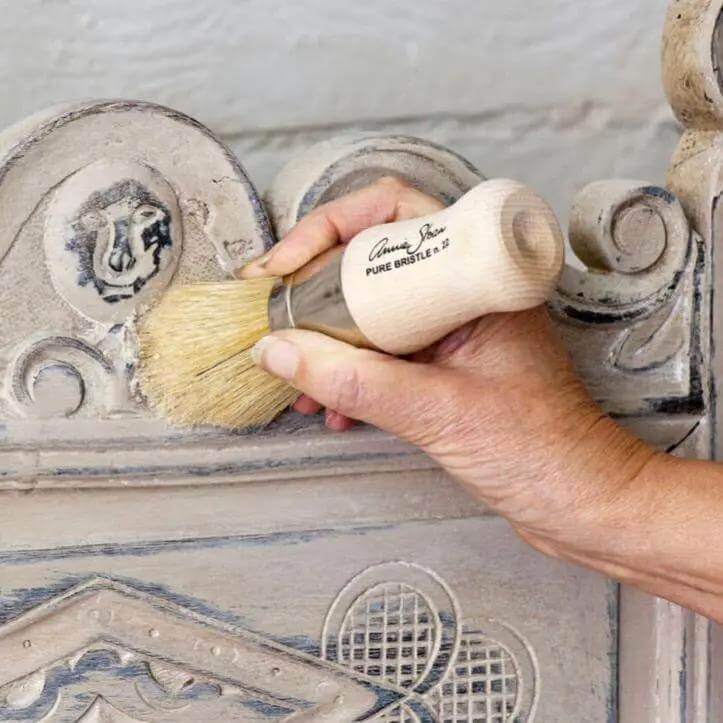 Annie Sloan Chalk Paint™ Small Wax Brush