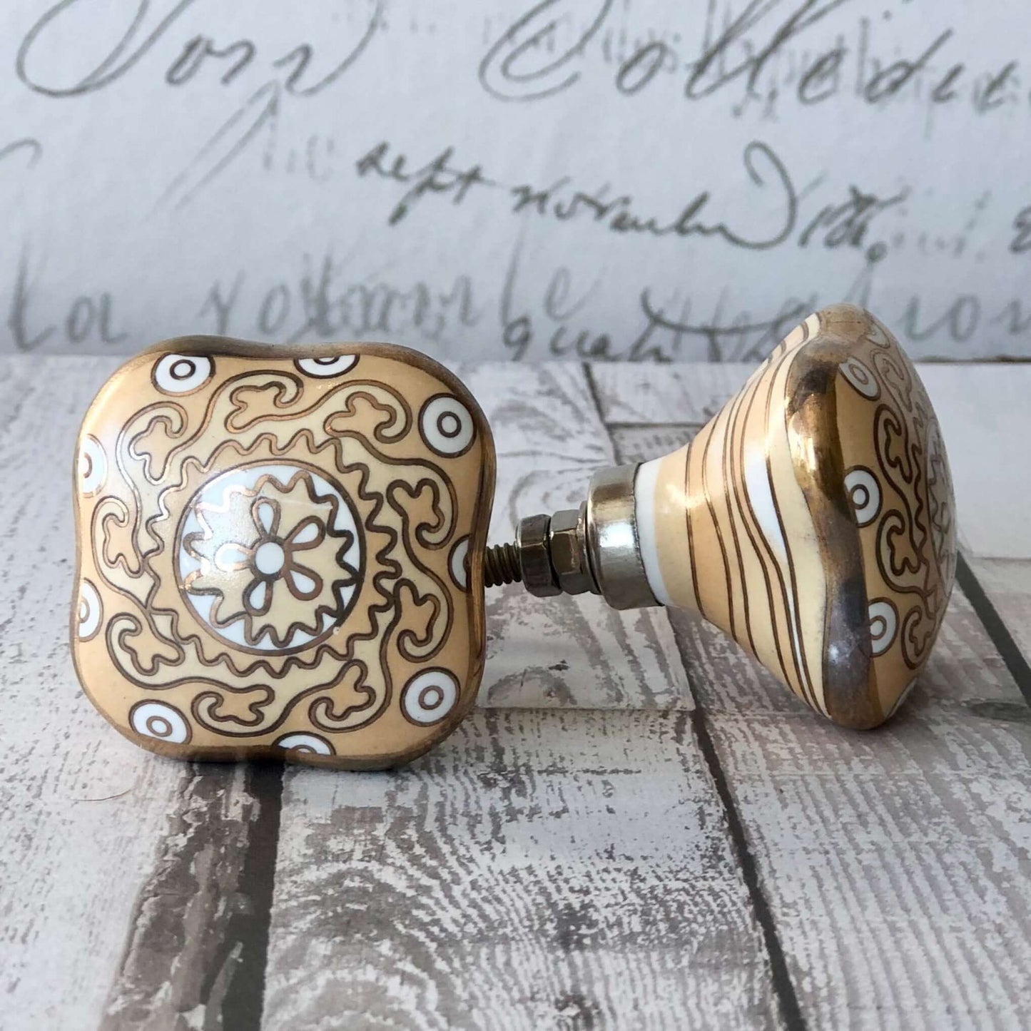 Marguerite - Soft Yellow & Gold Ceramic Knob