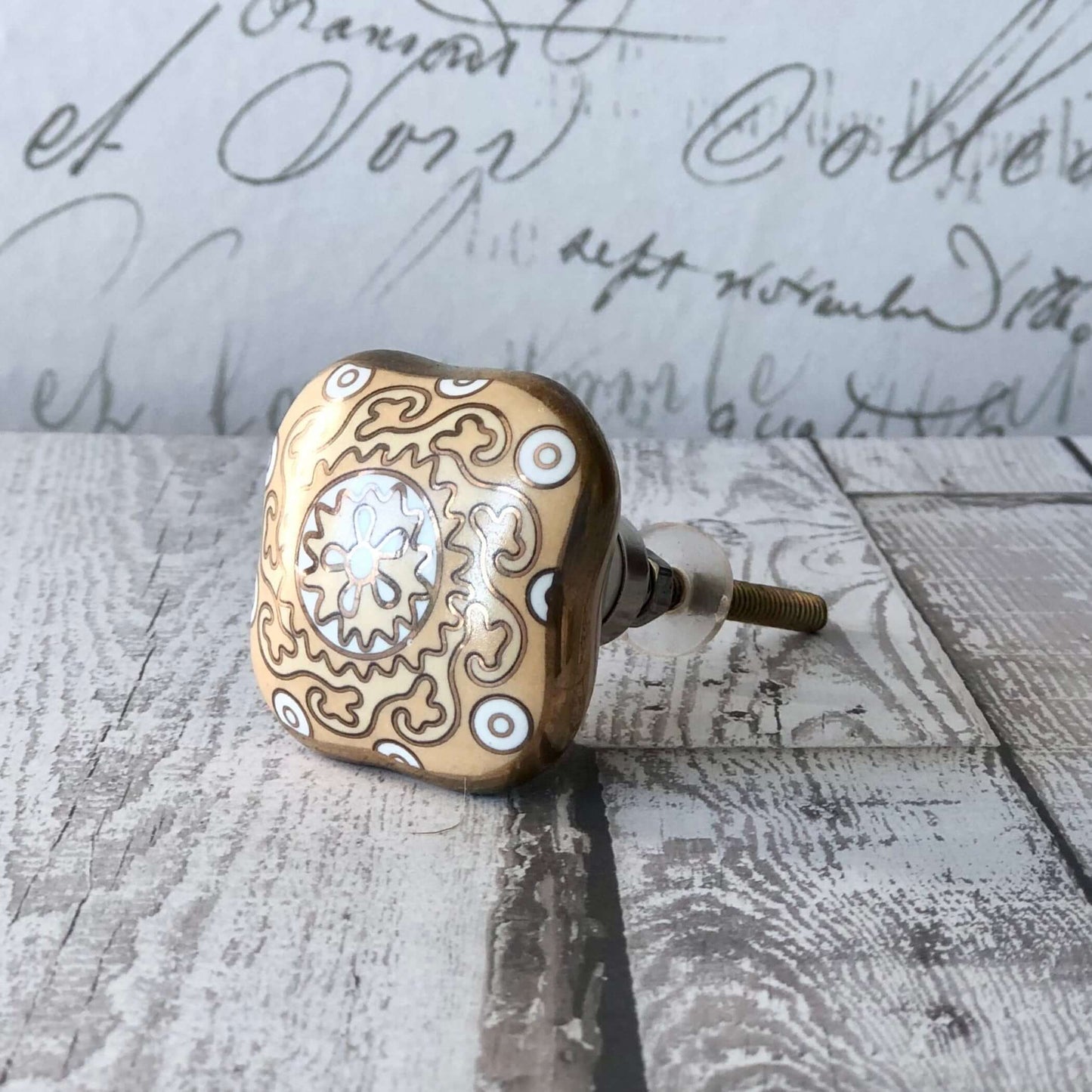 Marguerite - Soft Yellow & Gold Ceramic Knob